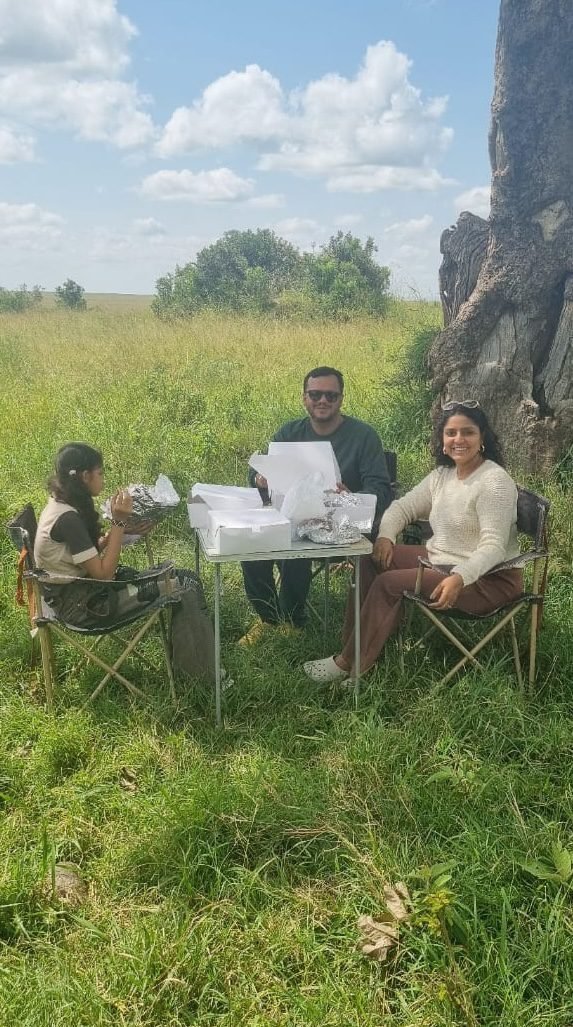 Safari Lab guests enjoying a bush breakfast in Masai Mara