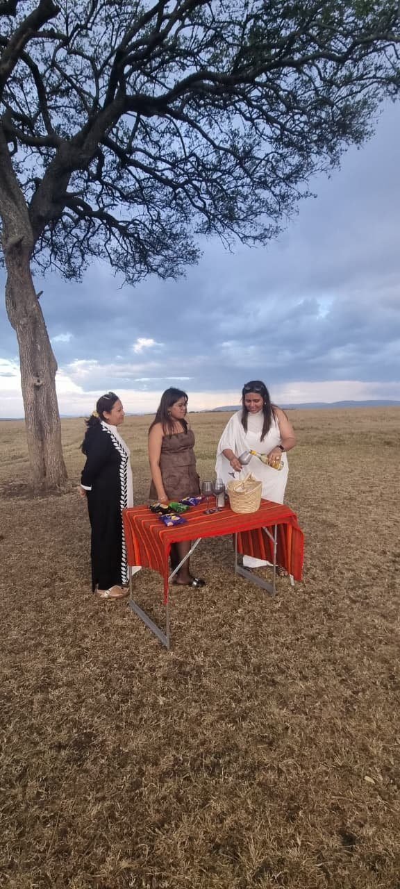 Safari Lab guests enjoying a sundowner in Kenya