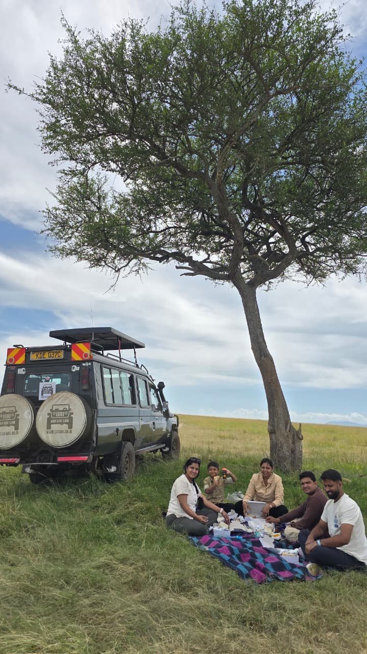 Safari Lab guests enjoying lunch in the bush at Masai Mara